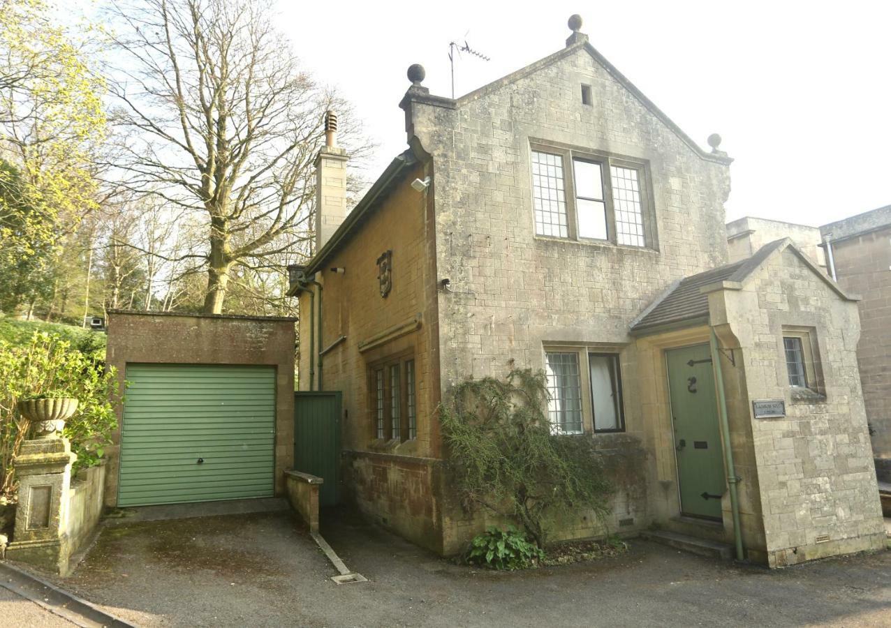 Entire Victorian Lodge In A Privately Gated Estate With Secure Parking For Two Cars And A Newly Refurbished Bathroom Eksteriør bilde