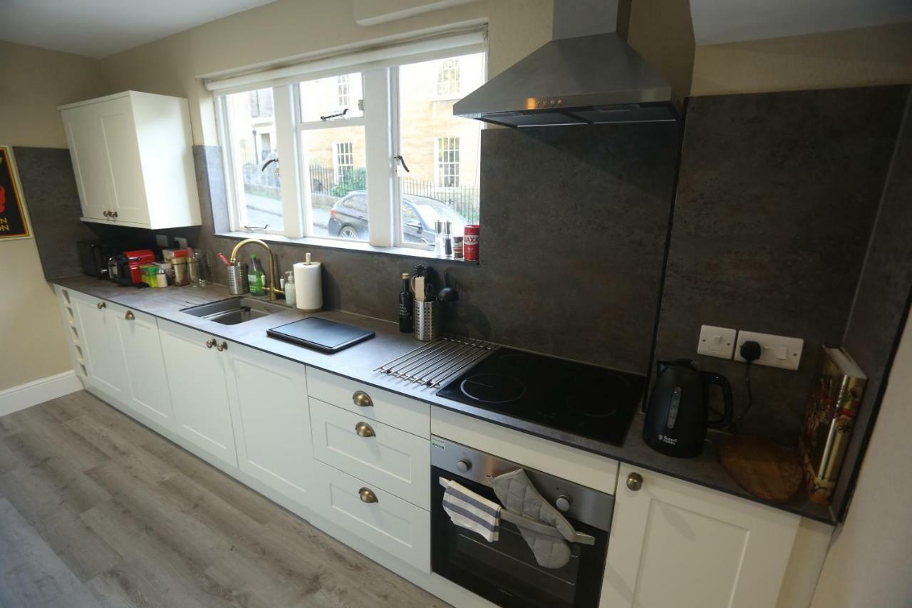 Entire Victorian Lodge In A Privately Gated Estate With Secure Parking For Two Cars And A Newly Refurbished Bathroom Eksteriør bilde